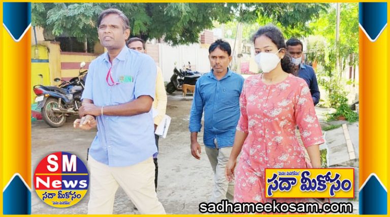 సిబ్బందిపై కమిషనర్ ఆగ్రహం….. 14వ డివిజనులో పారిశుద్ధ్య పనుల పరిశీలన